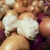 Although there is no definitive proof, many studies seem to indicate that consumption of onions, garlic and other members of the allium family (leeks, shallots and chives) reduces the risk of certain cancers. (Thinkstock)